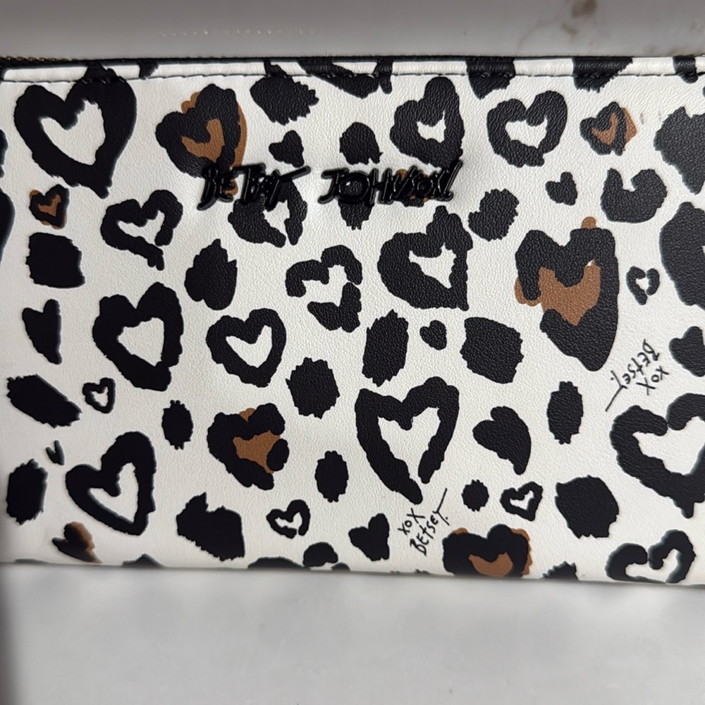 Betsey Johnson Leopard Heart Print Wallet Wristlet - Picture 2 of 6